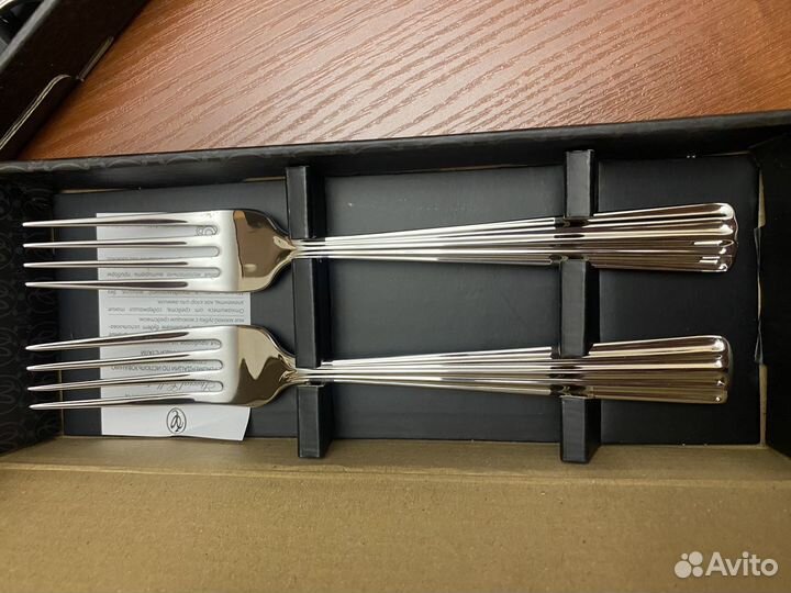 На брони Столовые приборы Валентин Юдашкин новые