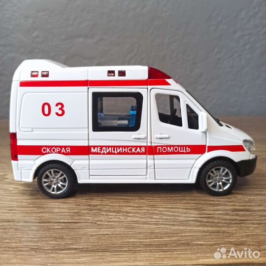 Машинки металлические скорая помощь инерционная