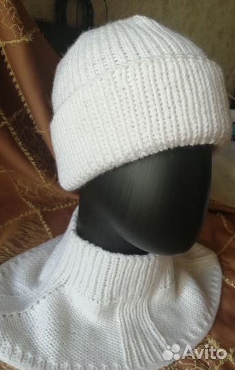 Комплект шапка и шарф-манишка