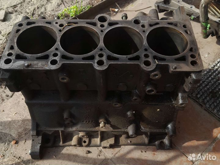 Двигатель в разборе VAG
