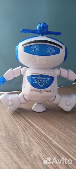 Игрушка робот