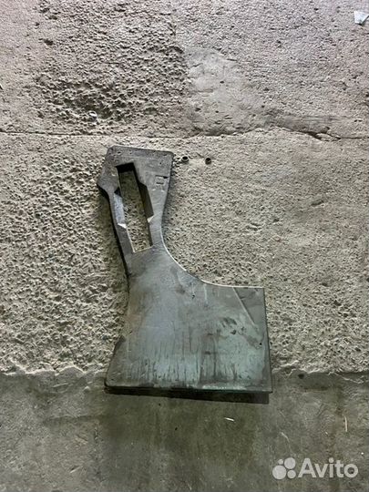 Наполнитель багажника задний правый Ford Mondeo