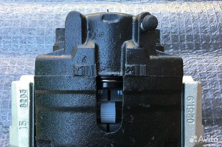 Суппорт тормозной перед. (L,R) 04879243AC Chrysler