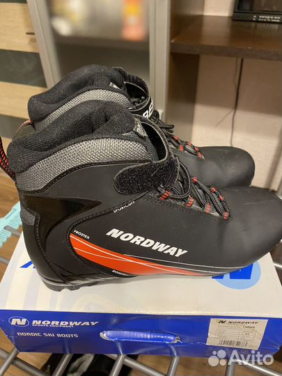 Лыжные ботинки