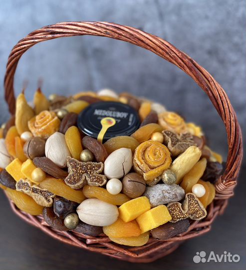 Съедобные букеты из орехов, корзины из сухофруктов