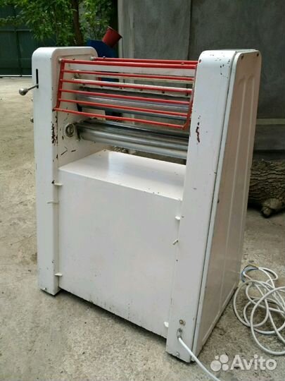 Тестораскатка тестораскаточная машина