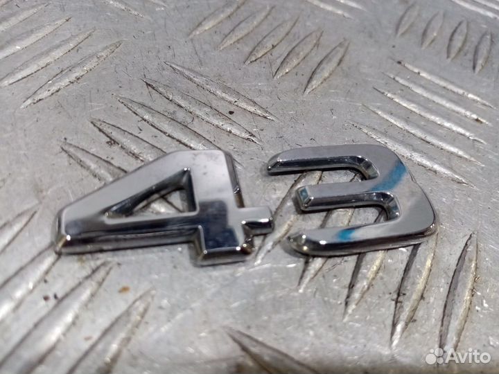 Б/У Эмблема на крышку багажника E43#001