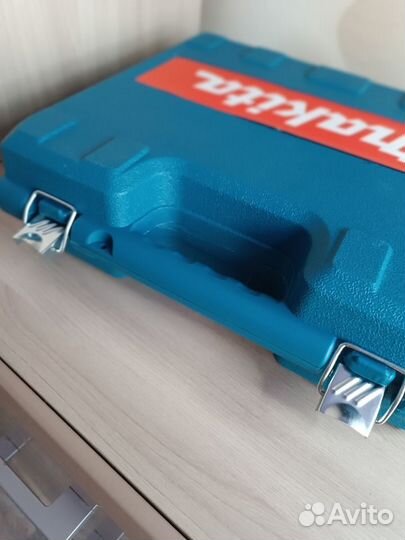 Набор инструментов / шуруповёрт Makita 26v (11-09)