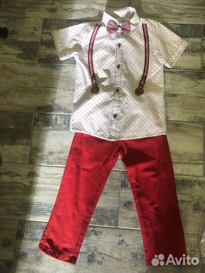 Костюм: рубашка, брюки и бабочка