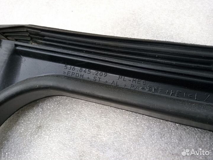 Уплотнитель стекла skoda fabia 2 Задний левый