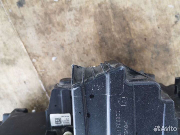 Фара передняя левая Volvo XC90