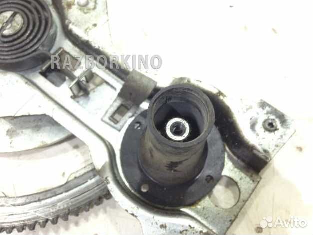 Стеклоподъемник механический задний правый