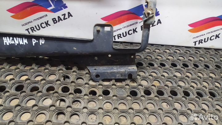 Кронштейн фары правый Renault Magnum