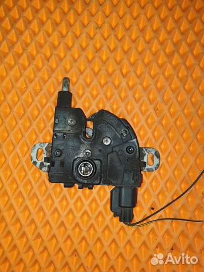 Замок капота Ford Focus