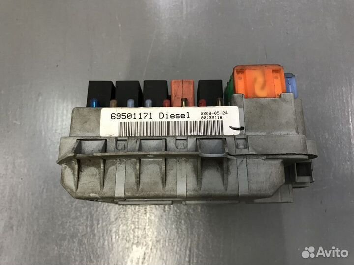 Блок предохранителей Ивеко Дейли 69501171