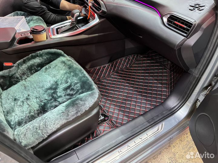 Автомобильный коврик из экокожи