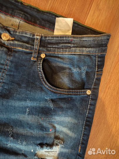 Джинсы Dsquared2, Канада