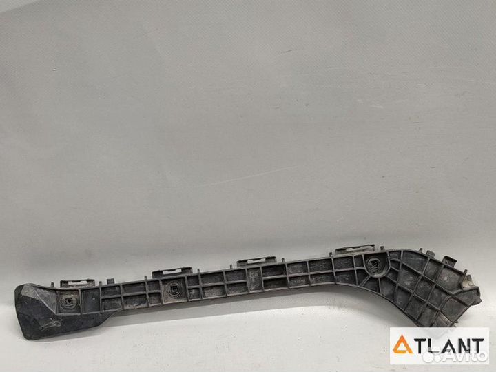 Крепление бампера задняя правая toyota prius