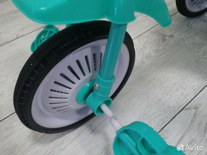 Трехколесный велосипед для малышей