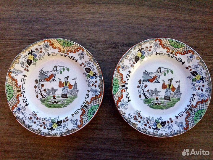 Тарелки парные М.С. Кузнецова в стиле шинуазри