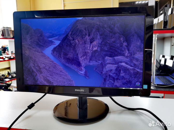 Широкоформатный монитор Philips 19 дюймов (эшп)