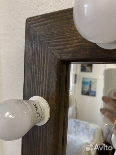 Гримерное зеркало с лампочками