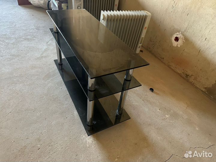 Стеклянная подставка под телевизор