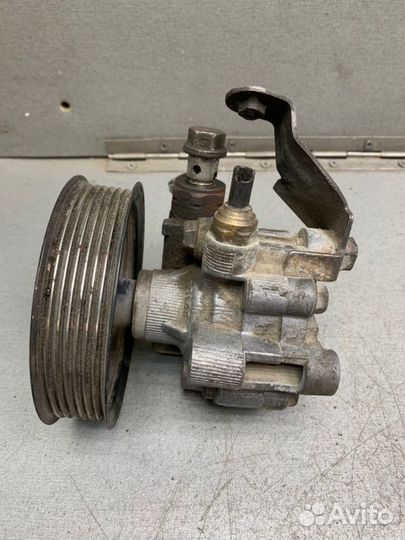 Насос гидроусилителя руля Toyota Avensis T250