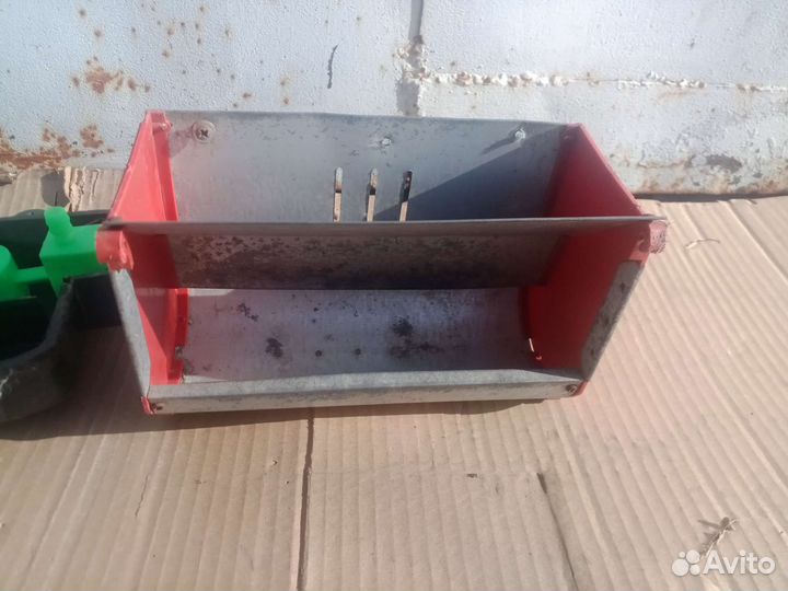 Кормушка и поилки для кроликов