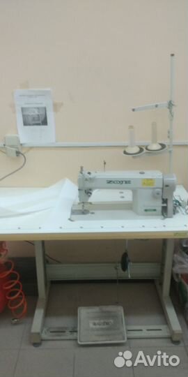 Швейная машинка промышленная, со столом