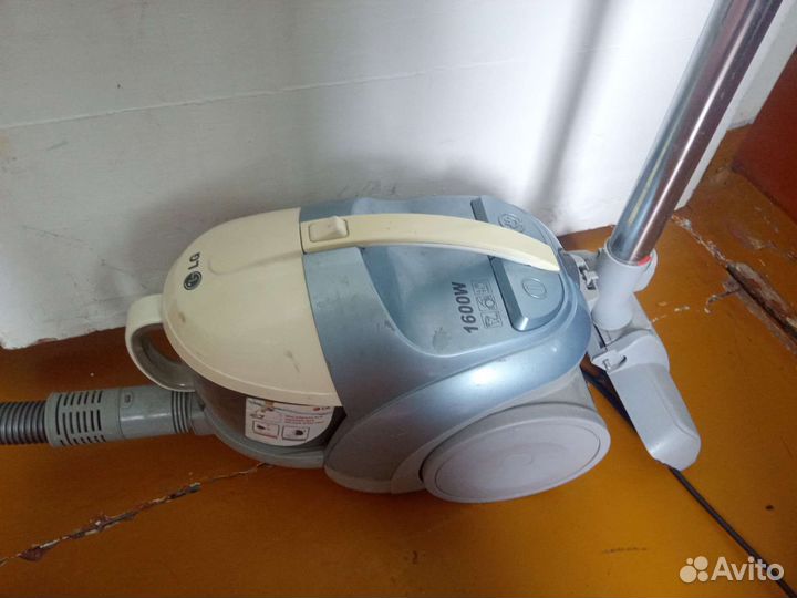 Пылесос LG на запчасти (не работает)