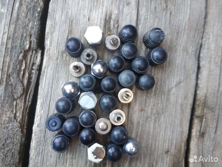 Колпачки на шины машины