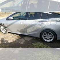 Toyota Prius 1.8 CVT, 2017, 122 000 км, с пробегом, цена 1 800 000 руб.