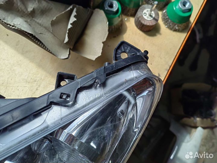 Фара левая Peugeot 308