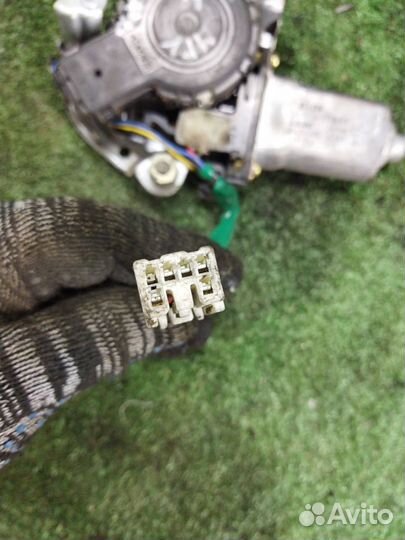 Моторчик стеклоподъемника передний левый Mazda MPV