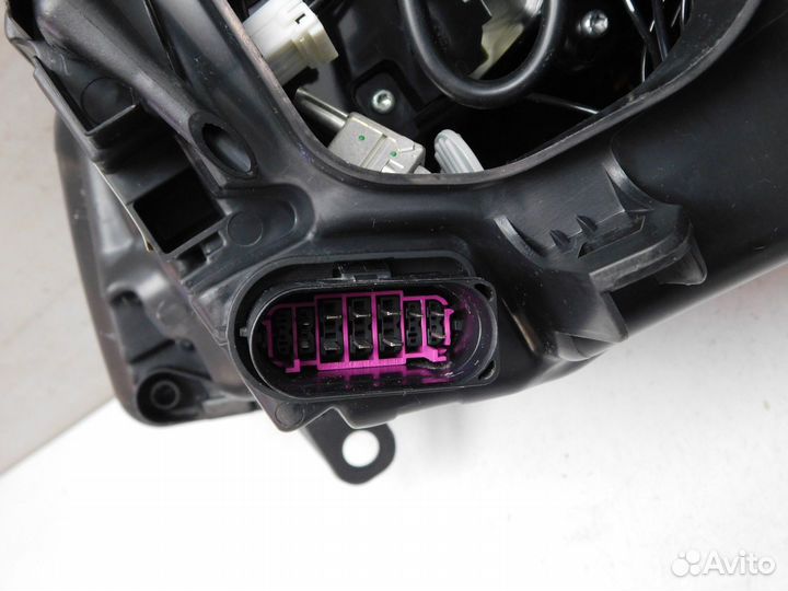 Фара правая Volkswagen Touareg