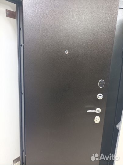 Дверь металлическая утепленная Титан уличная