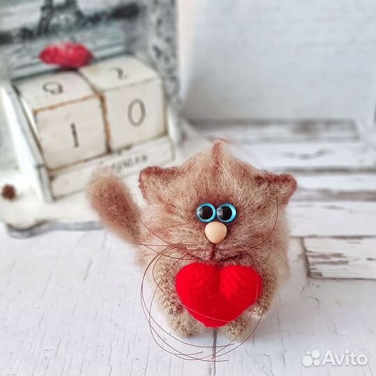 Кото-шарики ручной работы в подарок любителю кошек