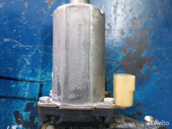 Моторчик стеклоподъемника задней правой двери R