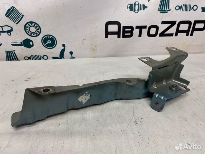 Кронштейн крыла передний правый Renault Scenic