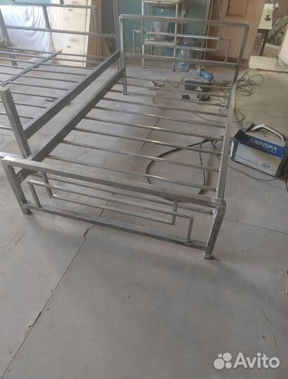 Кровать лофт из металла 180х200