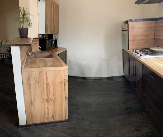 Дом 237 м² на участке 6,5 сот.