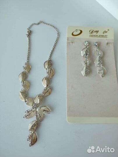 Утонченный набор украшений