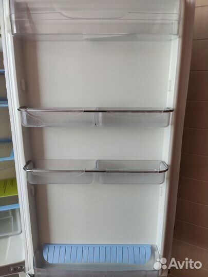 Холодильник indesit