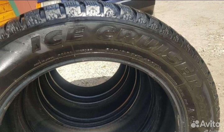 Bridgestone Ice Cruiser 7000 215/60 R17