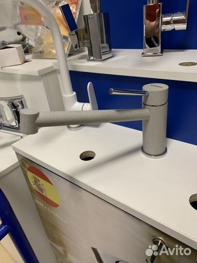 Итальянский смеситель на кухню бело/серый