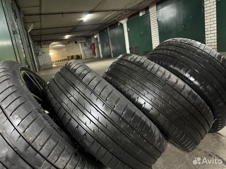 Michelin Pilot Sport 4 245/40 R19 и 275/35 R19 100Y