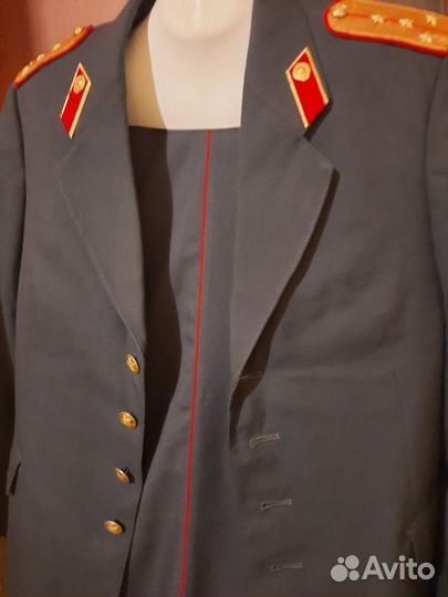 Парадная форма капитана милиции