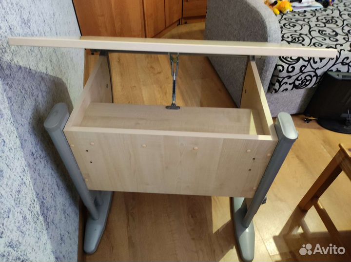 Растущая парта Дэми