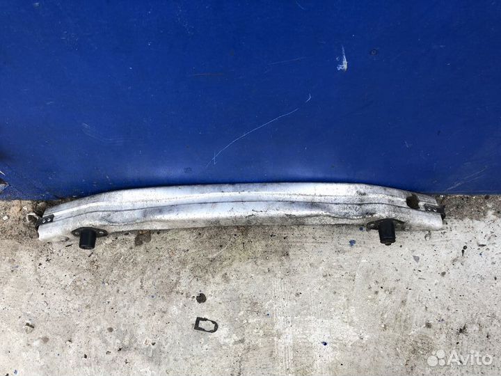 Усилитель переднего бампера Audi A4 B7